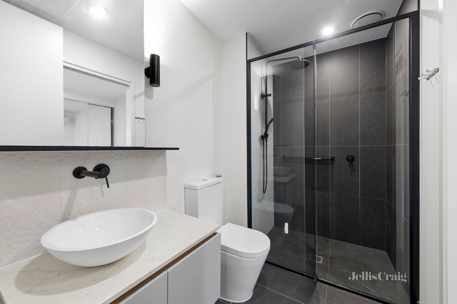 111/1 Red Hill Terrace, Doncaster East image 5