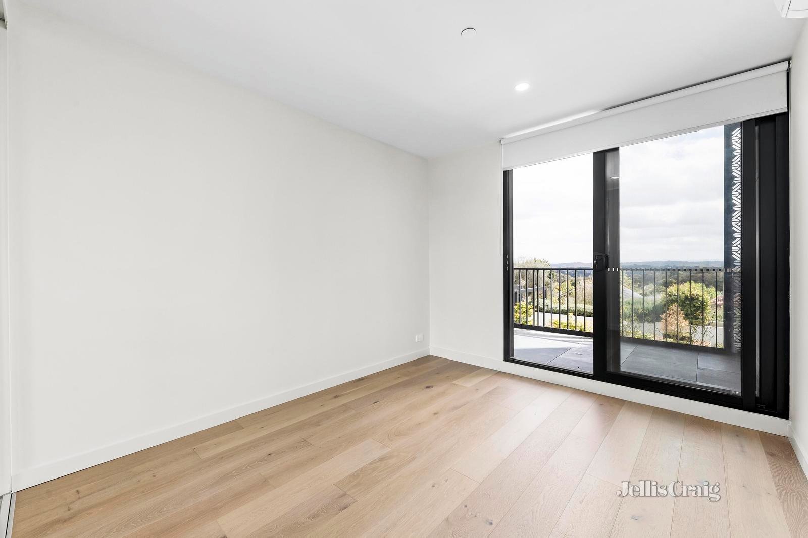 111/1 Red Hill Terrace, Doncaster East image 6