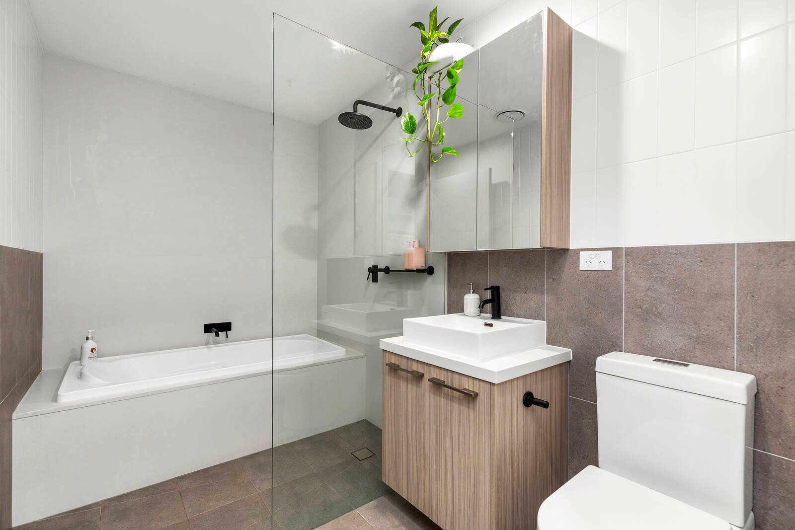 Property Gallery Thumbnail 8