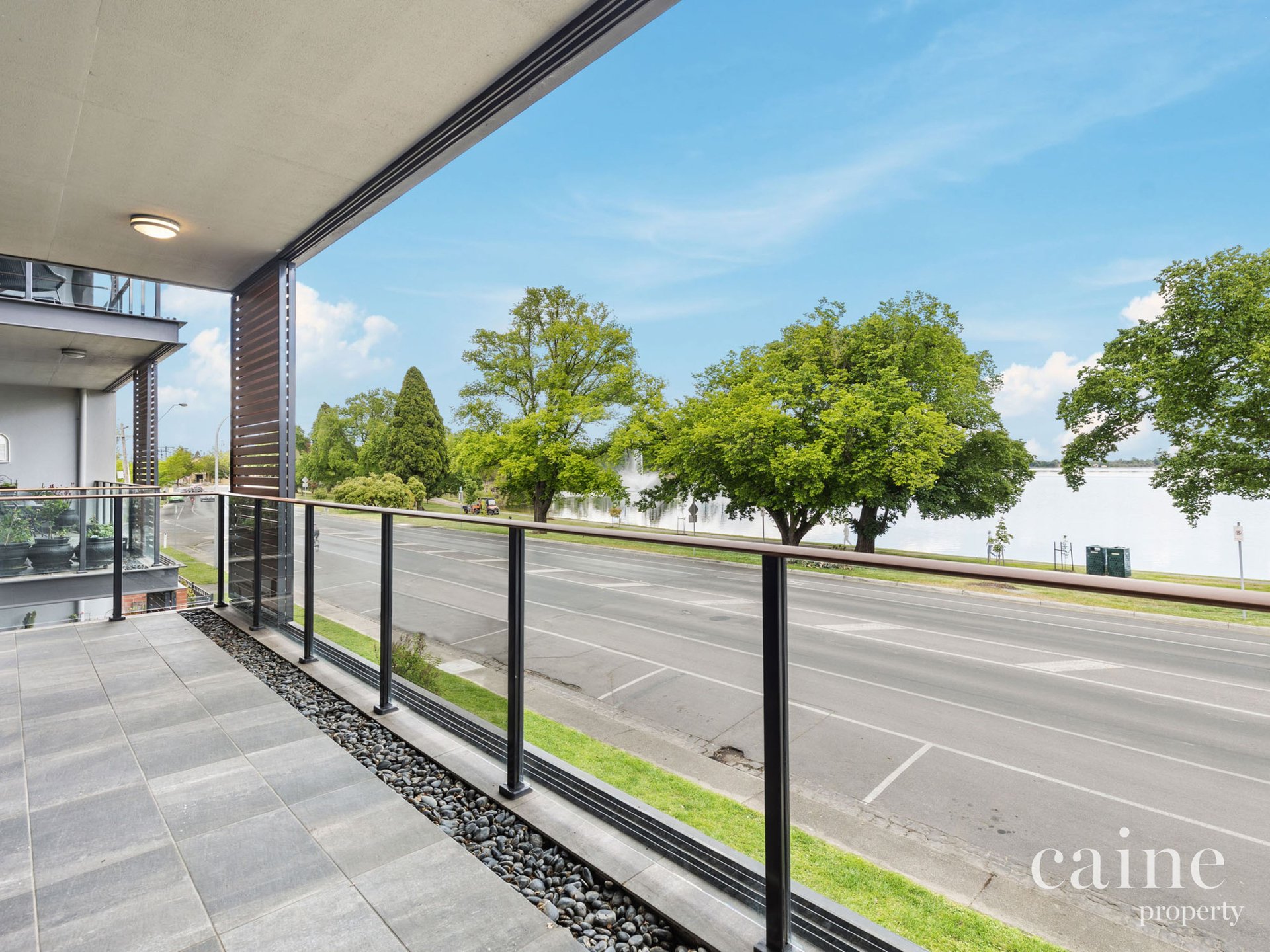 111/18-22 Wendouree Parade, Lake Wendouree image 1