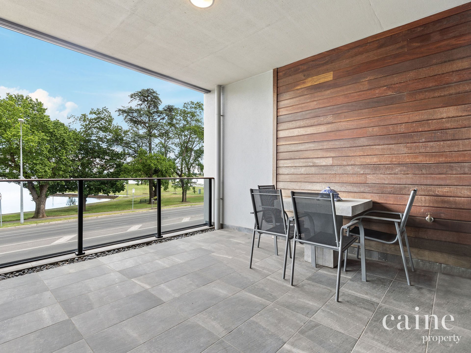 111/18-22 Wendouree Parade, Lake Wendouree image 2