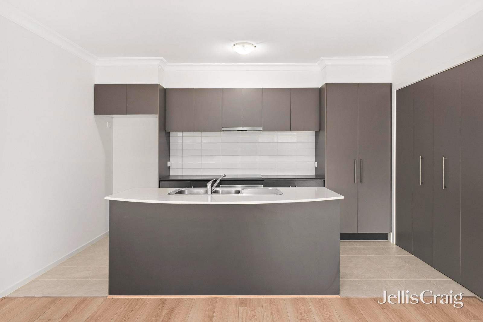 11/12-18 Bourke Street, Ringwood image 2