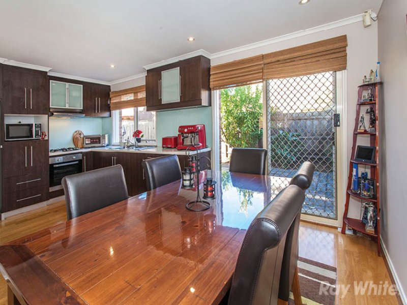 11/12 Surrey Road, Mount Waverley image 3
