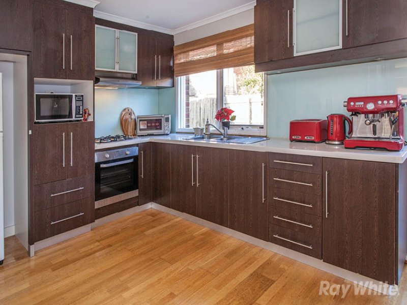 11/12 Surrey Road, Mount Waverley image 4