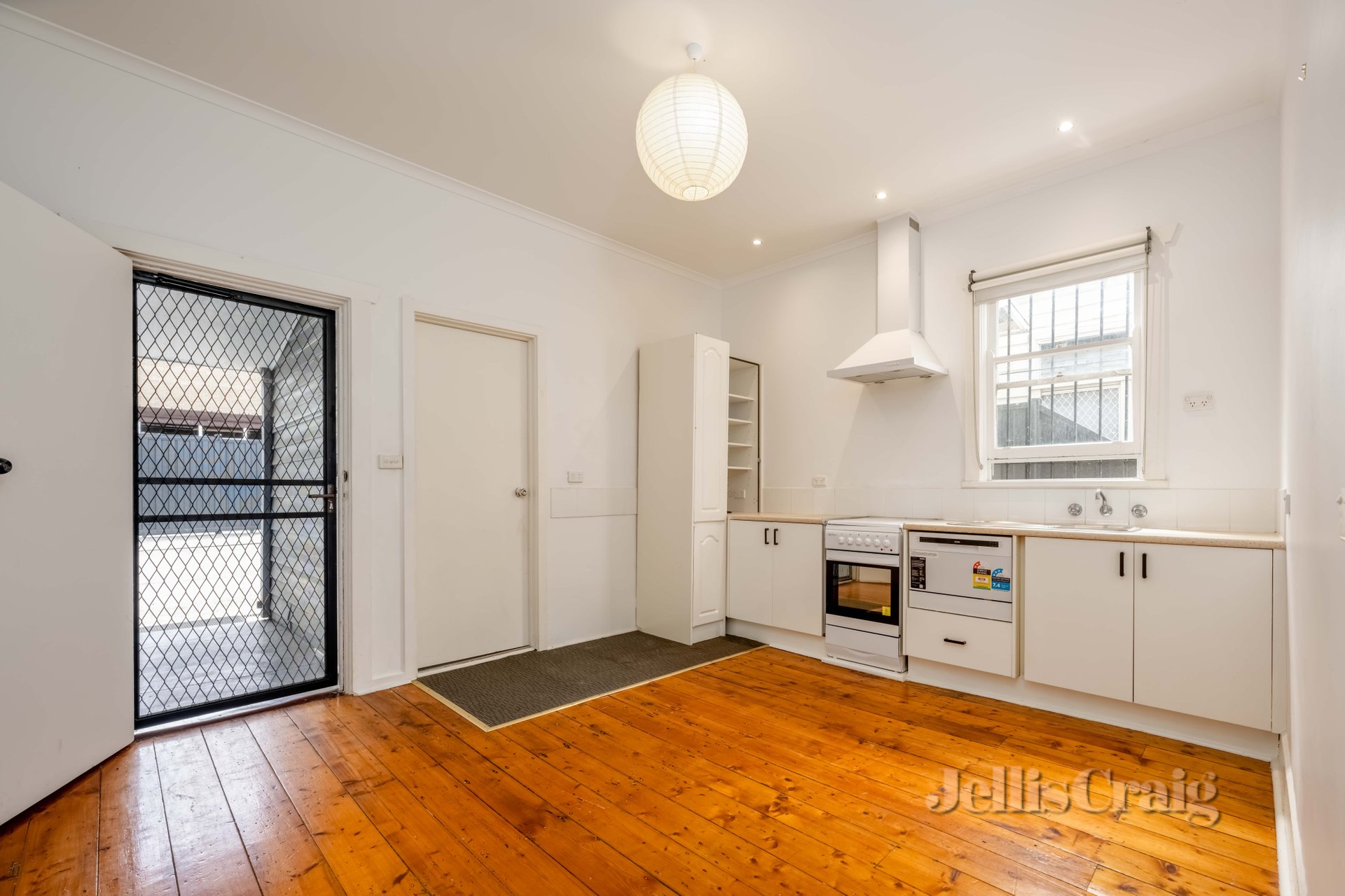 1/1123 Toorak Road, Camberwell image 2