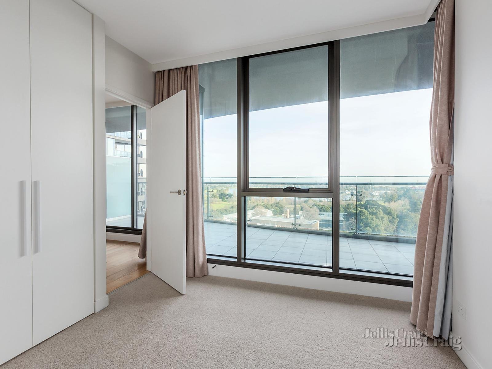 1112/35 Albert Road, Melbourne image 6