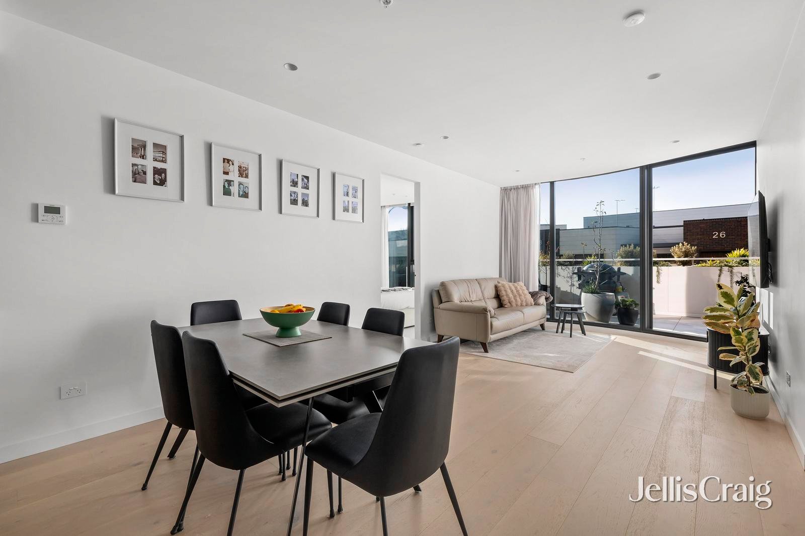 111/29 Waterline Place, Williamstown image 1