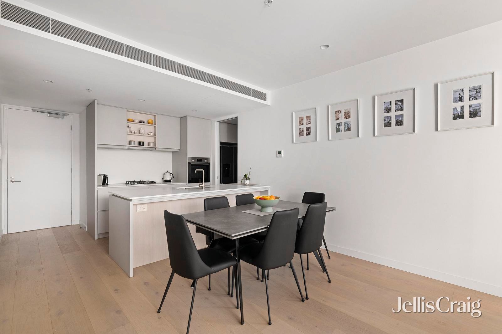 111/29 Waterline Place, Williamstown image 3