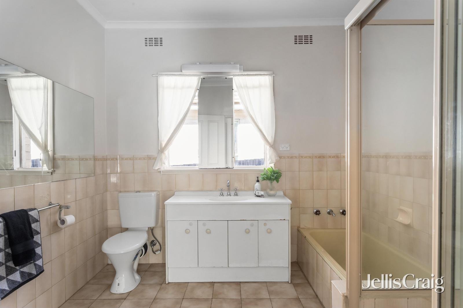1/112A Severn Street, Box Hill North image 5
