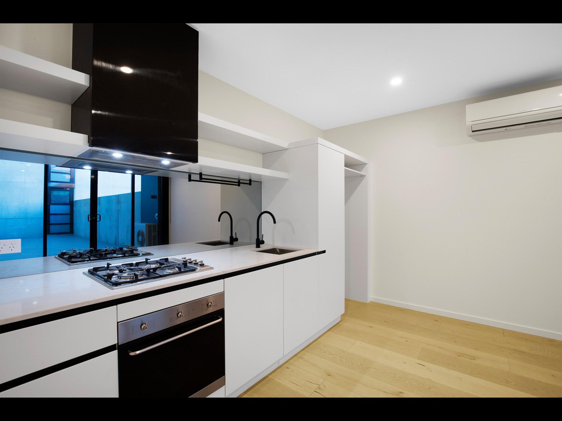 111/31 Queens Avenue, Hawthorn image 3