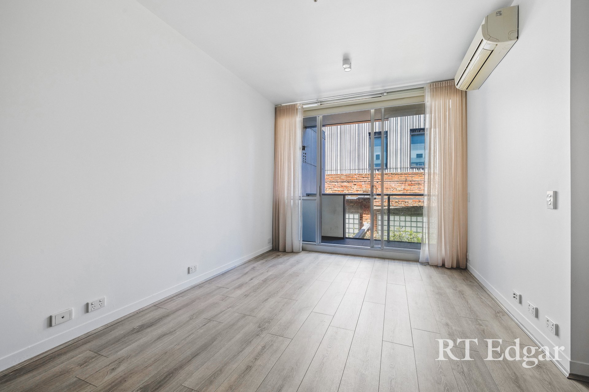 Property Gallery Thumbnail 3