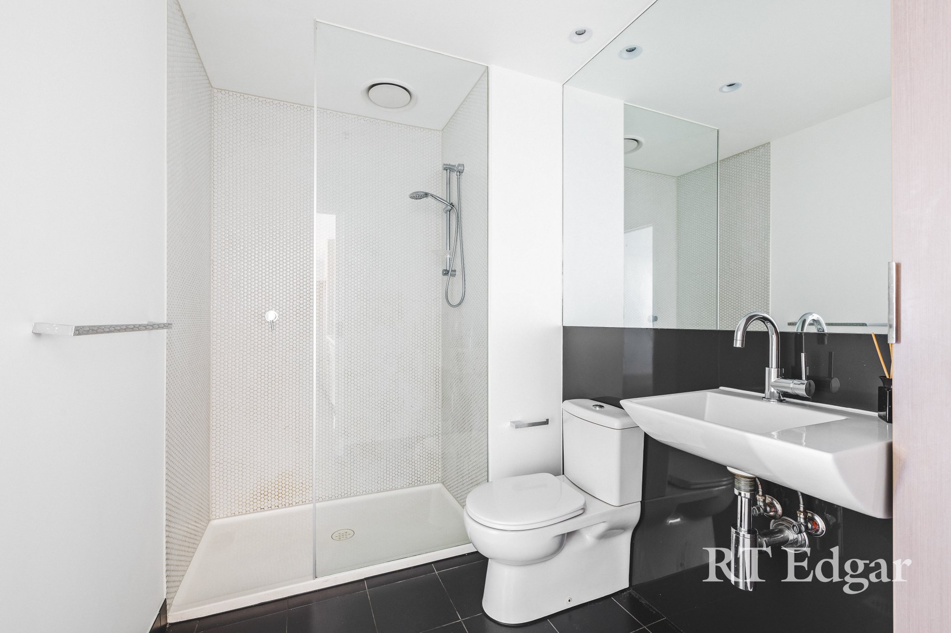 Property Gallery Thumbnail 6