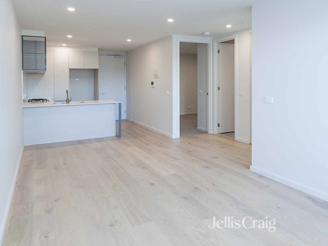 111/5 Beavers Road, Northcote image 2