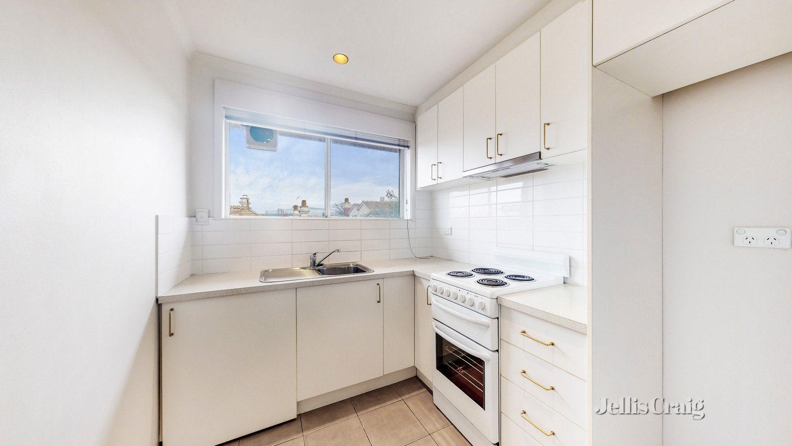11/15 McKinley Ave, Malvern image 2