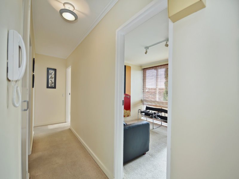 11/154 Brighton Road, St Kilda East image 4