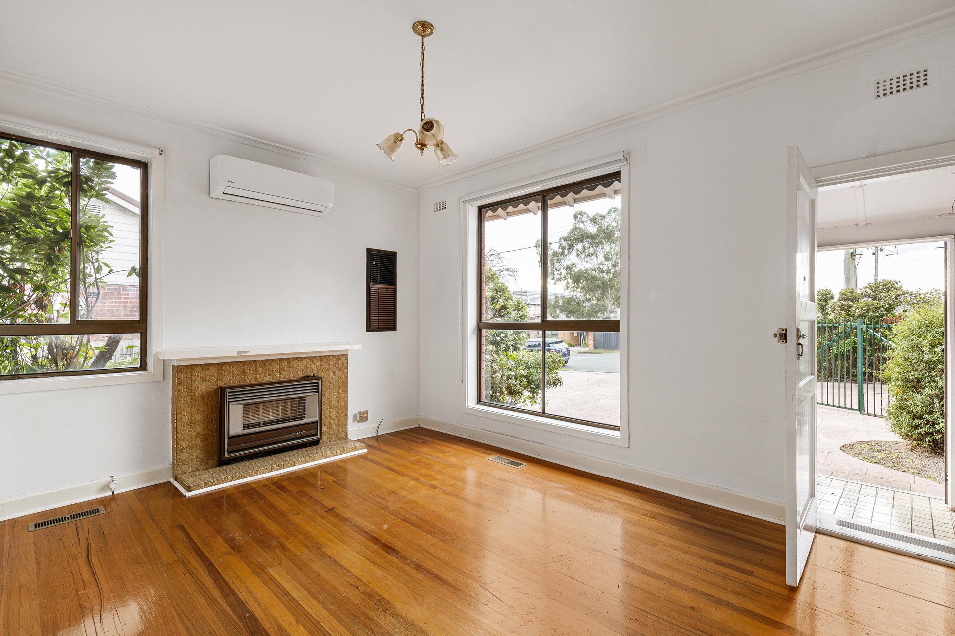 1/116 Belmore Road, Balwyn image 2