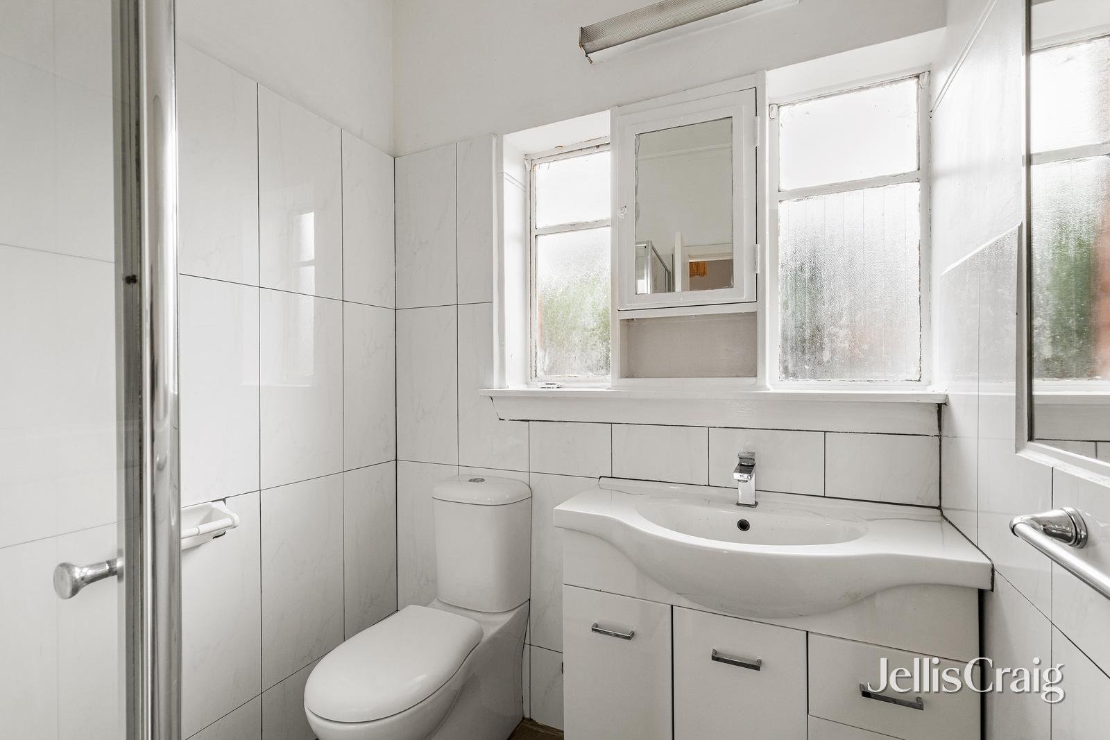 1/116 Belmore Road, Balwyn image 6