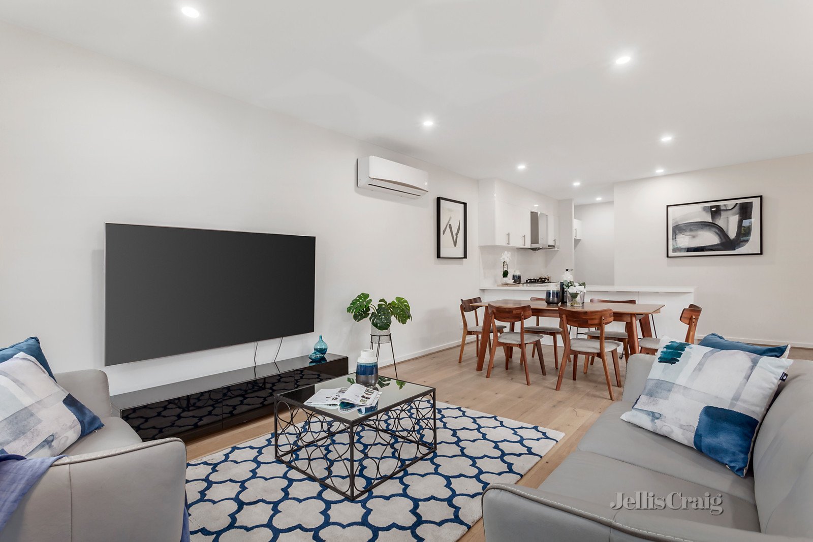 1/116 Mahoneys Road, Forest Hill
- Print Image 1