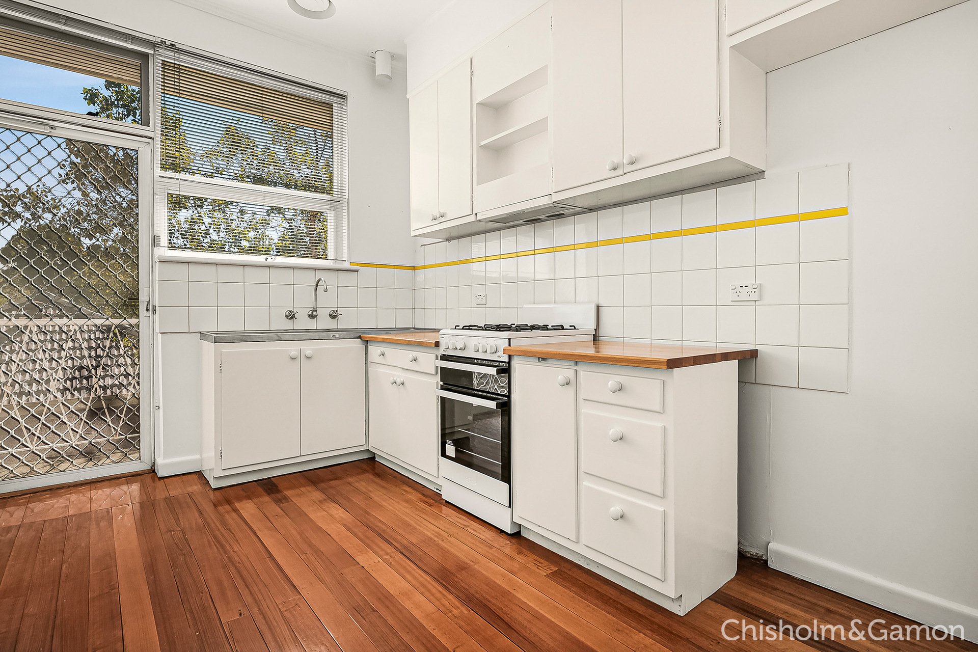 11/169 Glen Huntly Road, Elwood image 2