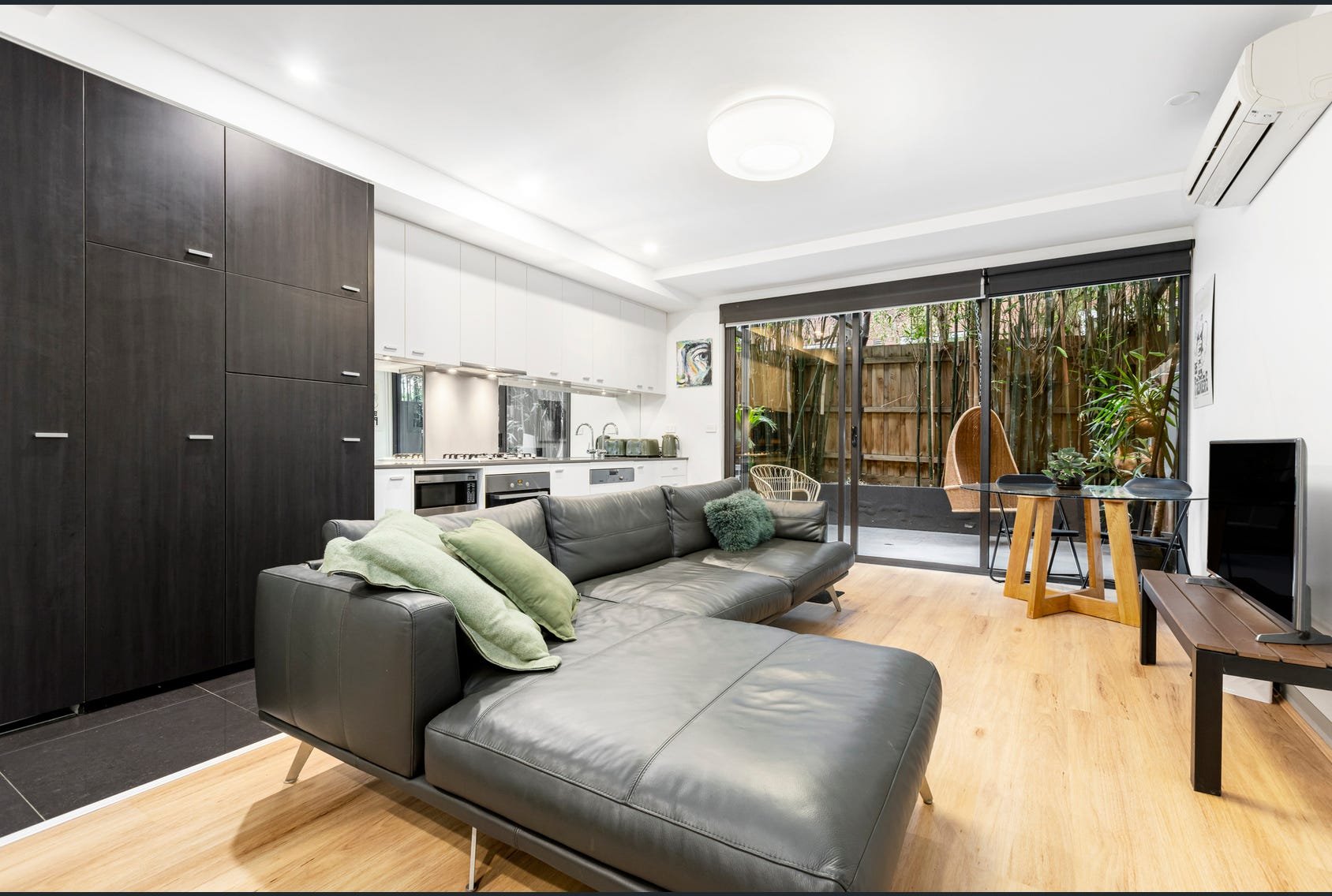 11/17 Robe Street, St&nbsp;Kilda image 2