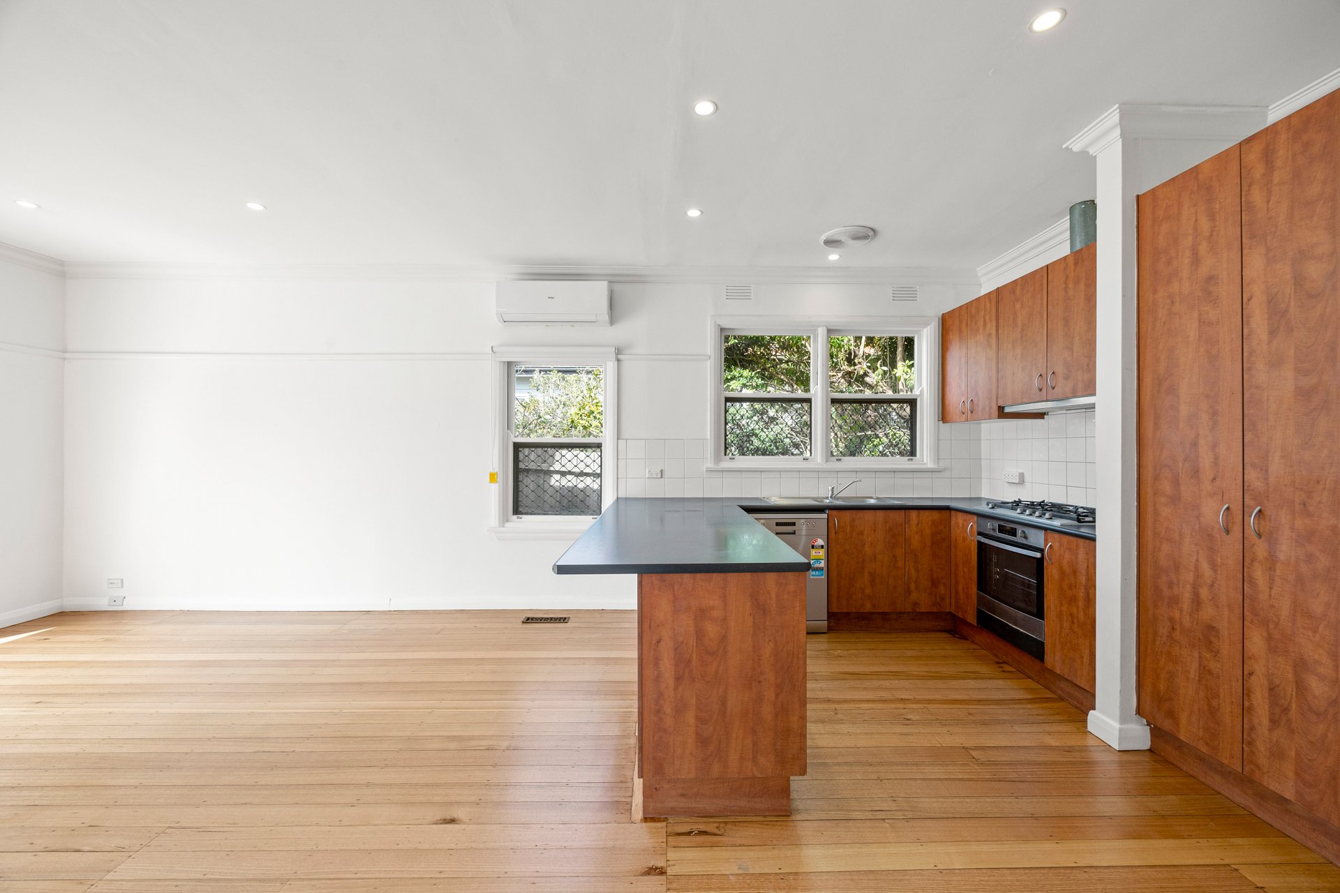 1/117 Station Street, Burwood image 2