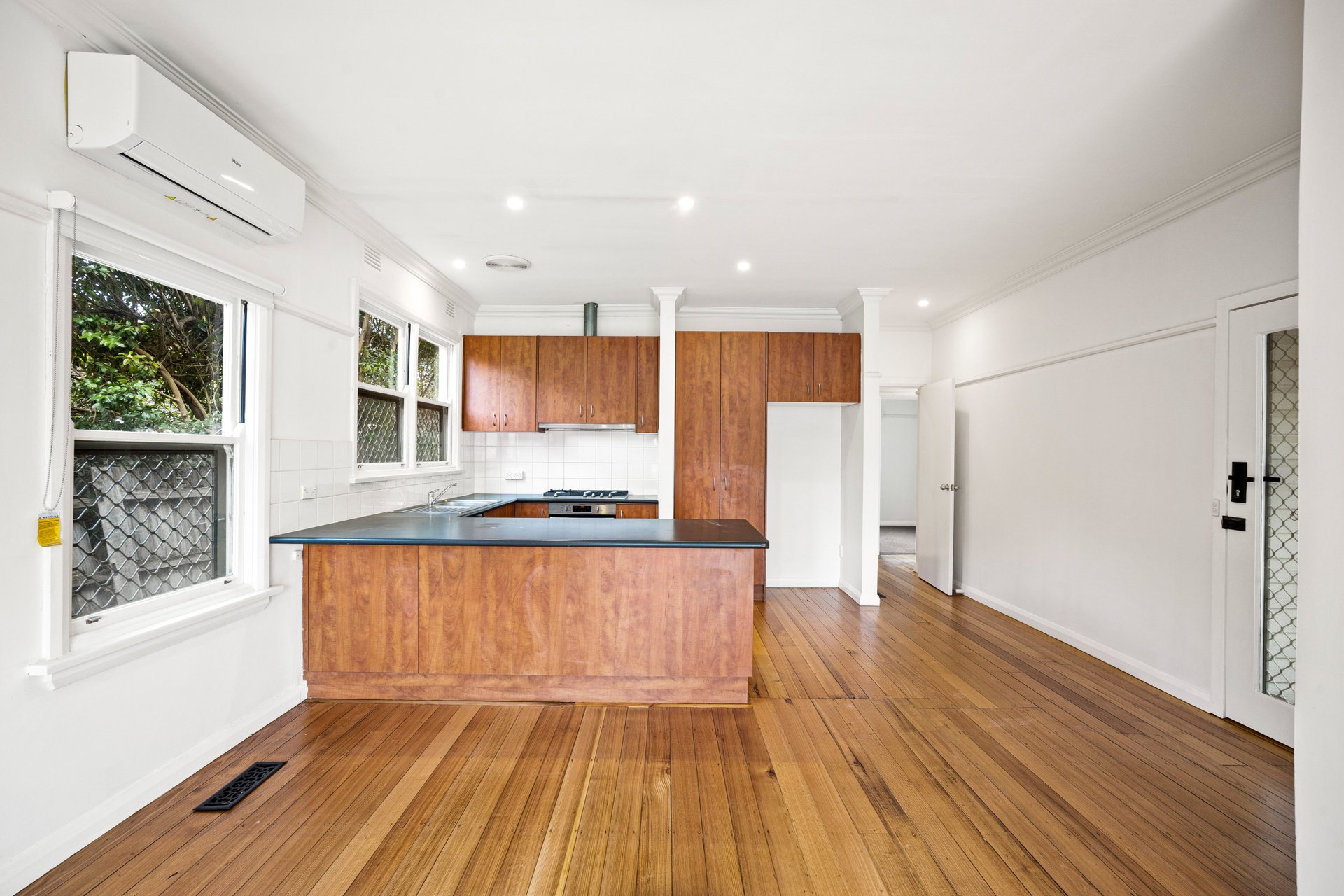 1/117 Station Street, Burwood image 4