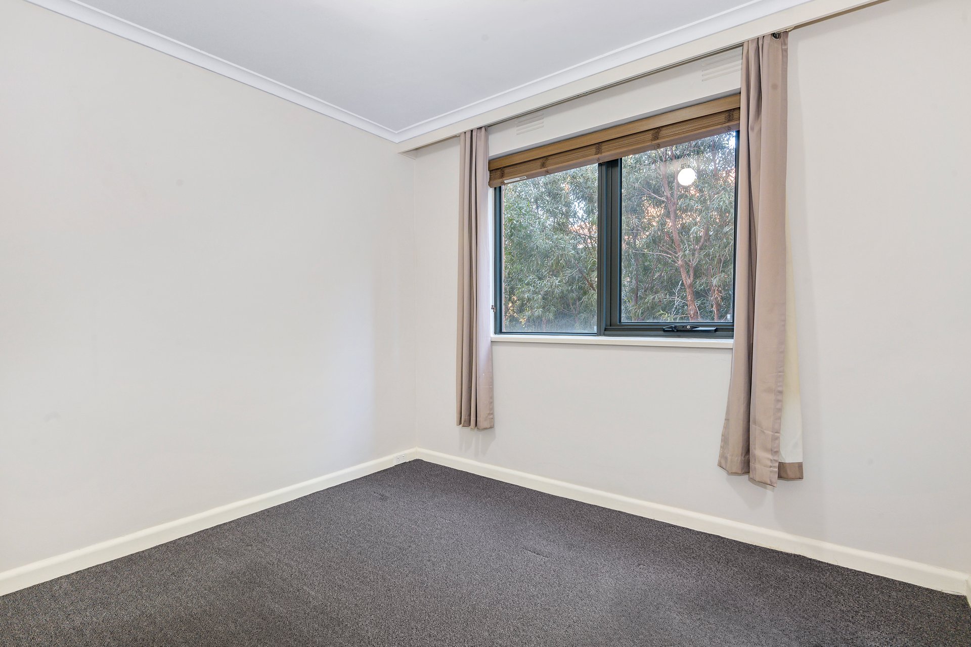 Property Gallery Thumbnail 6