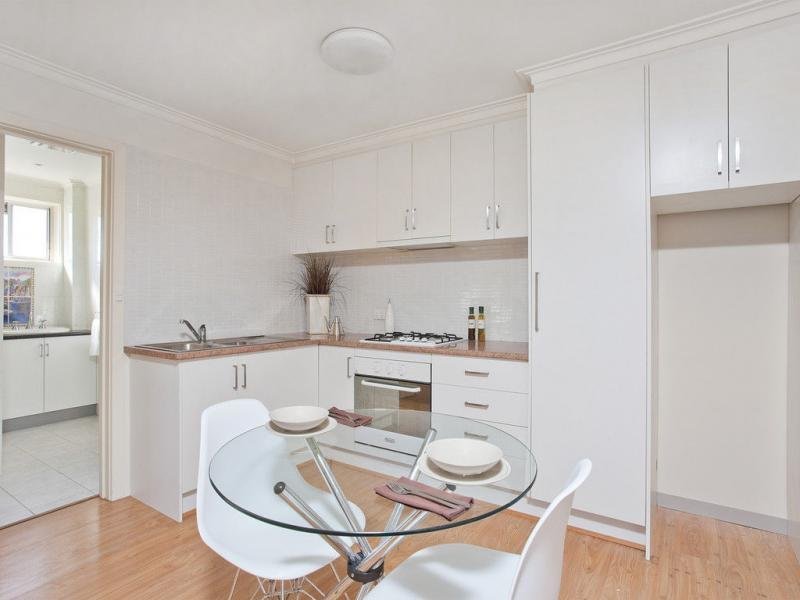 11/18 Fletcher Street, Essendon image 5