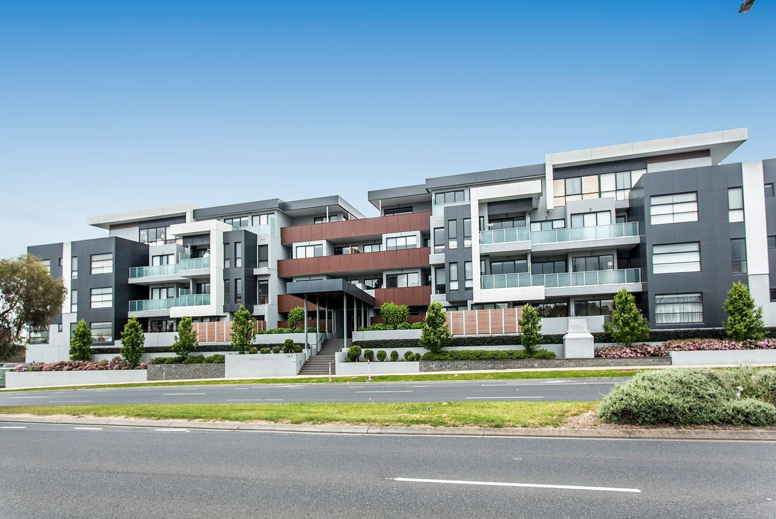 11/187 Reynolds Road, Doncaster East image 1