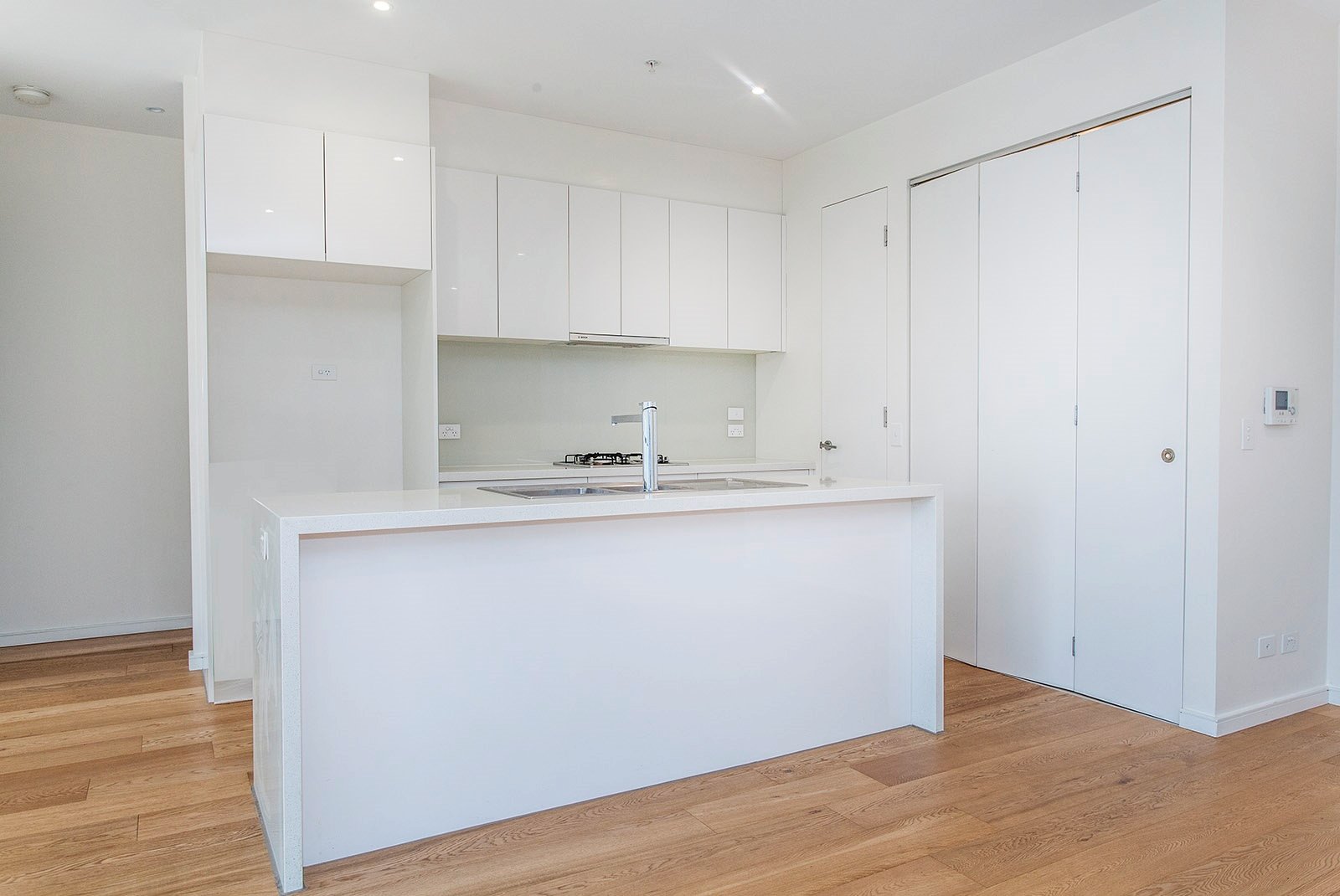 11/187 Reynolds Road, Doncaster East image 2