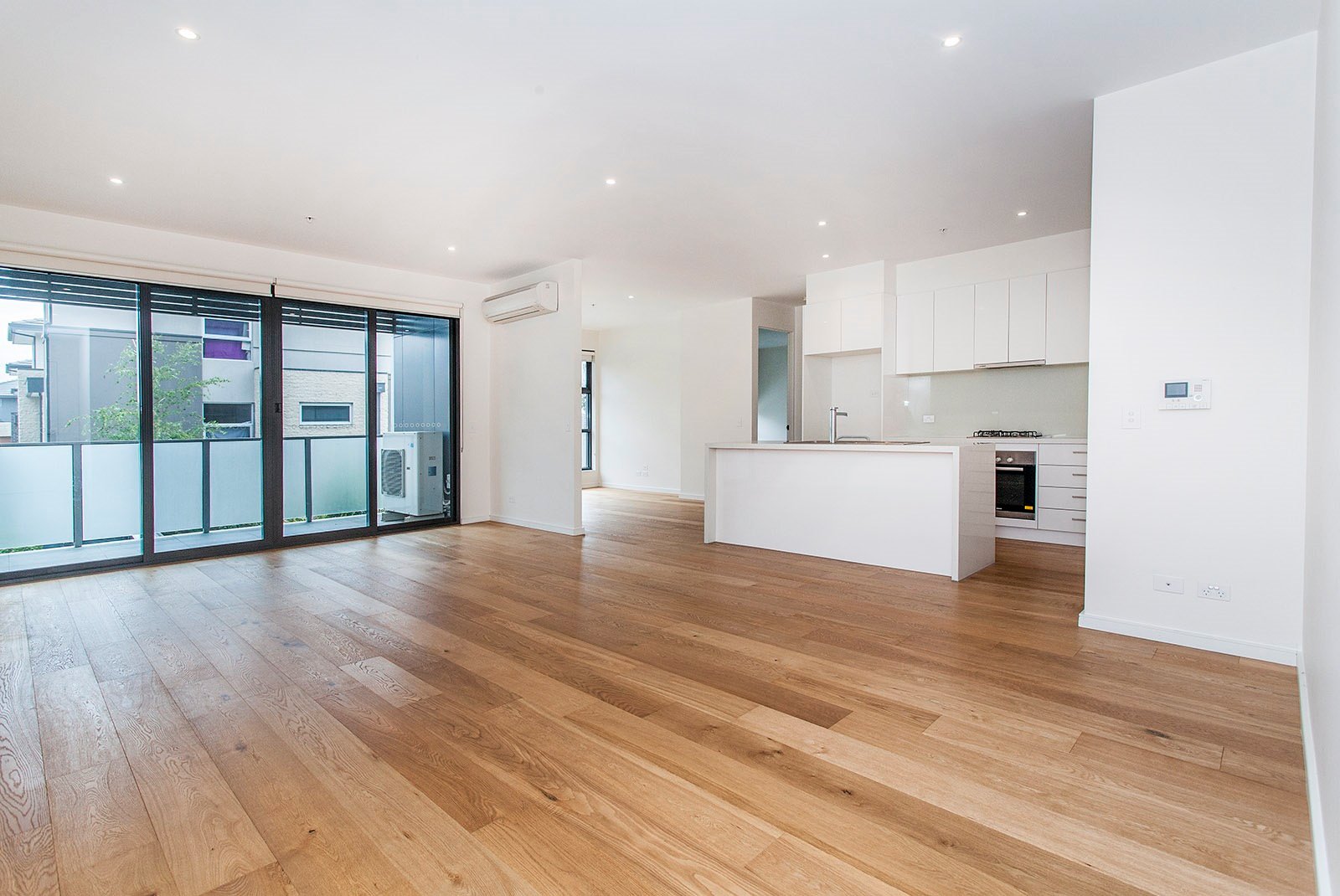 11/187 Reynolds Road, Doncaster East image 3