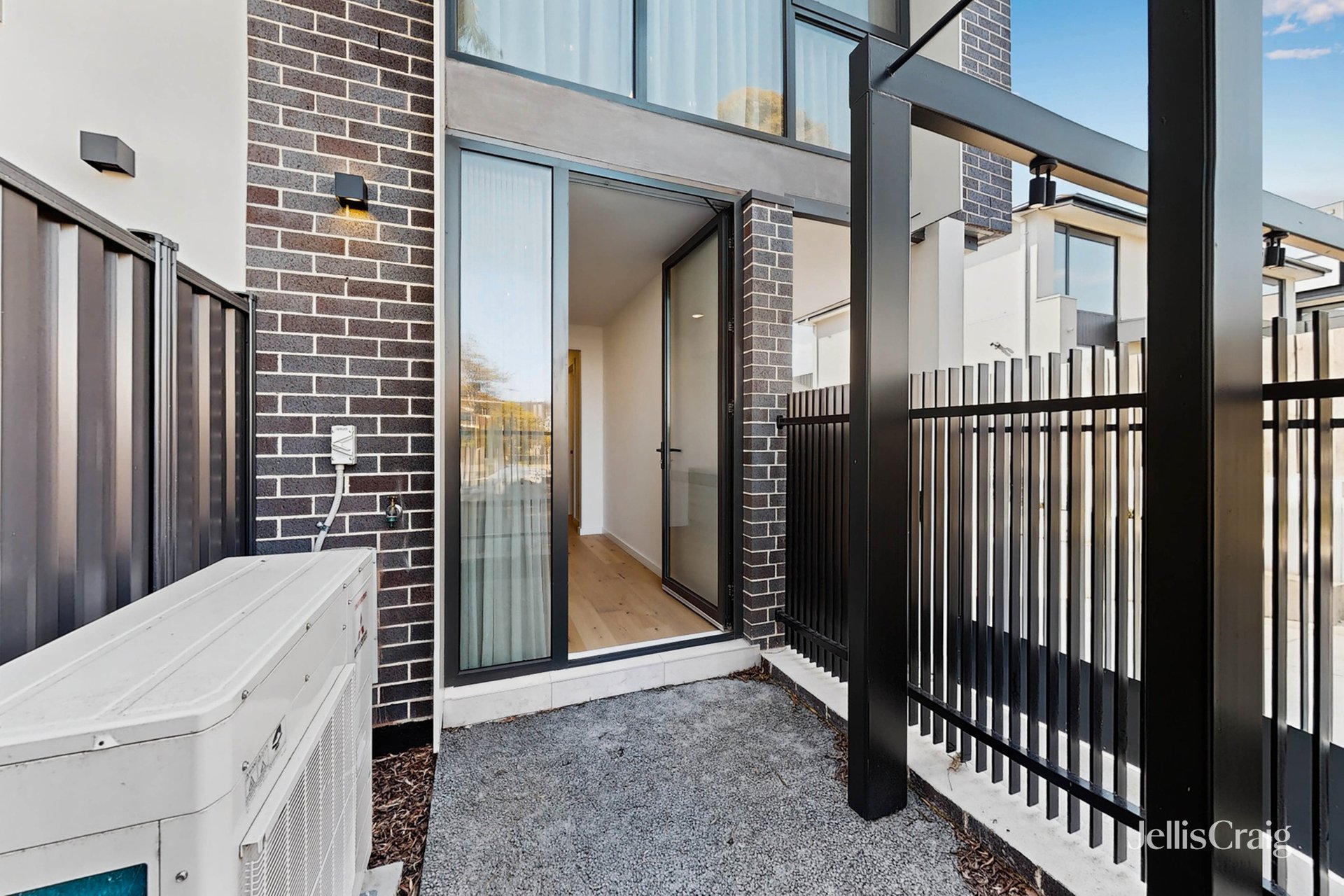 11/19 Whitehorse Road, Blackburn image 14