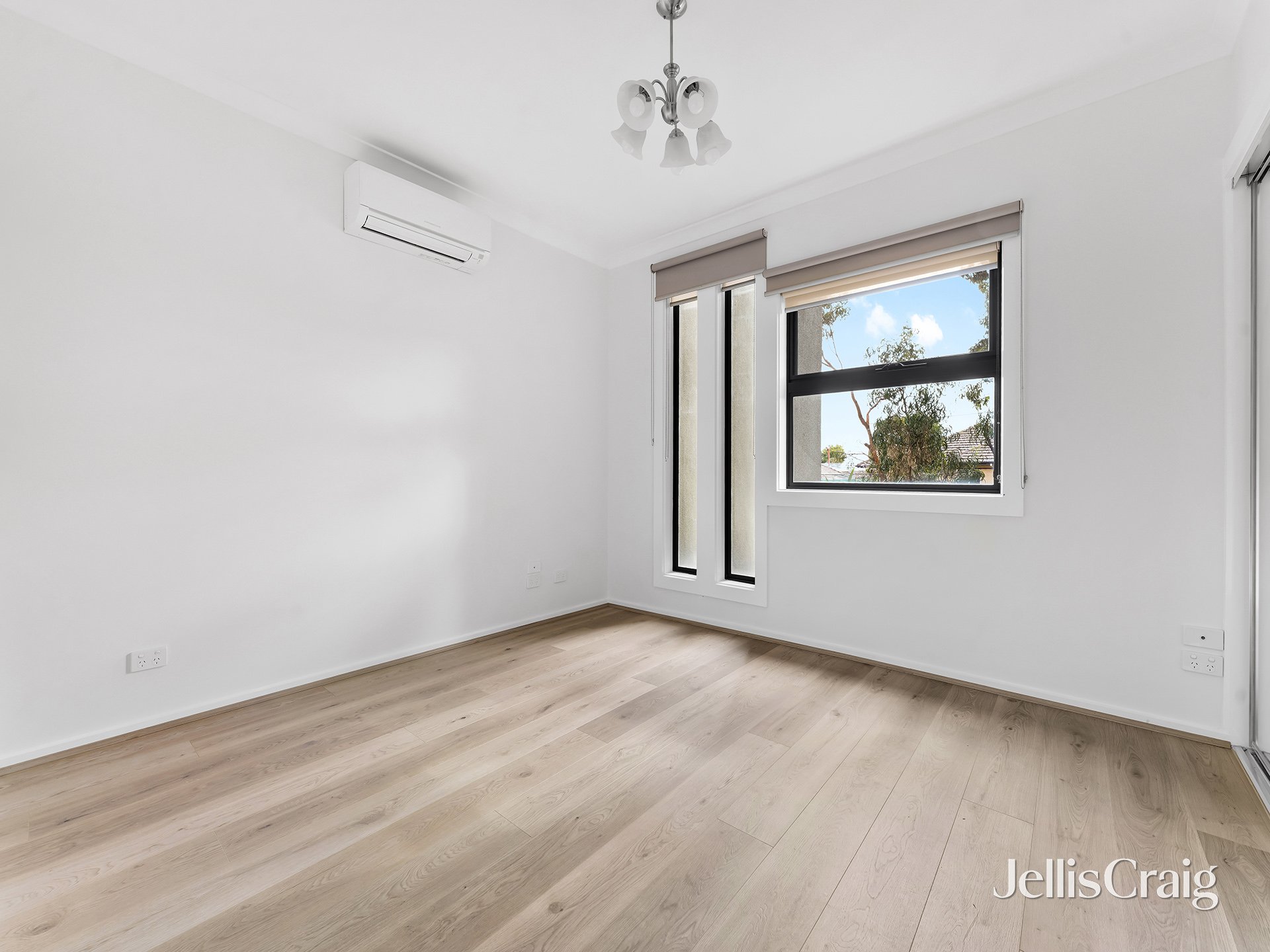 1/12 Adrienne Crescent, Mount&nbsp;Waverley image 4