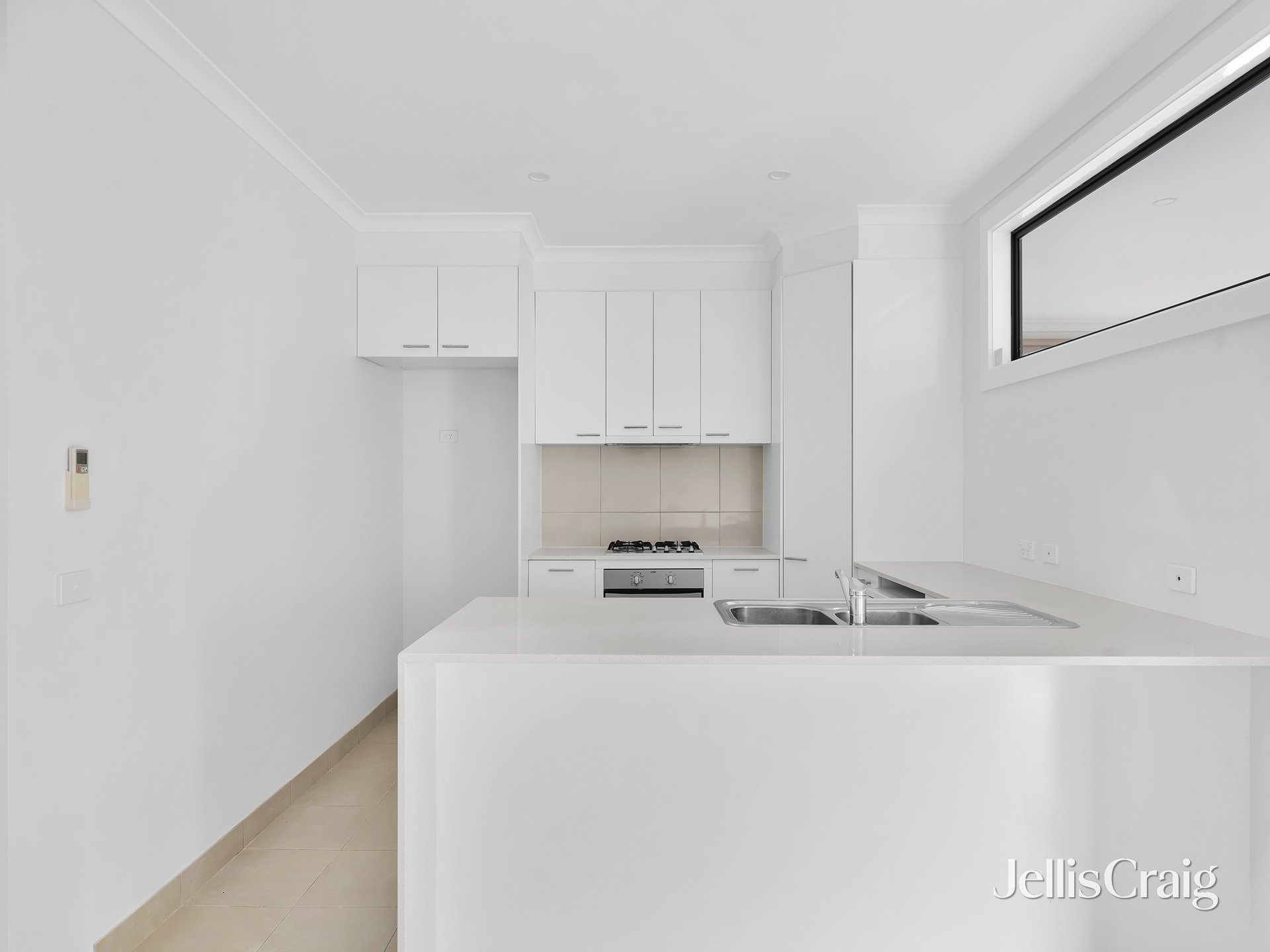 1/12 Adrienne Crescent, Mount&nbsp;Waverley image 3