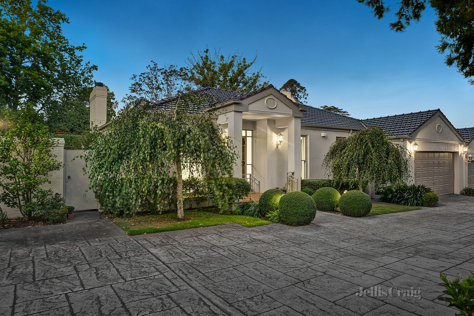 1/12 Balwyn Road, Canterbury image 1