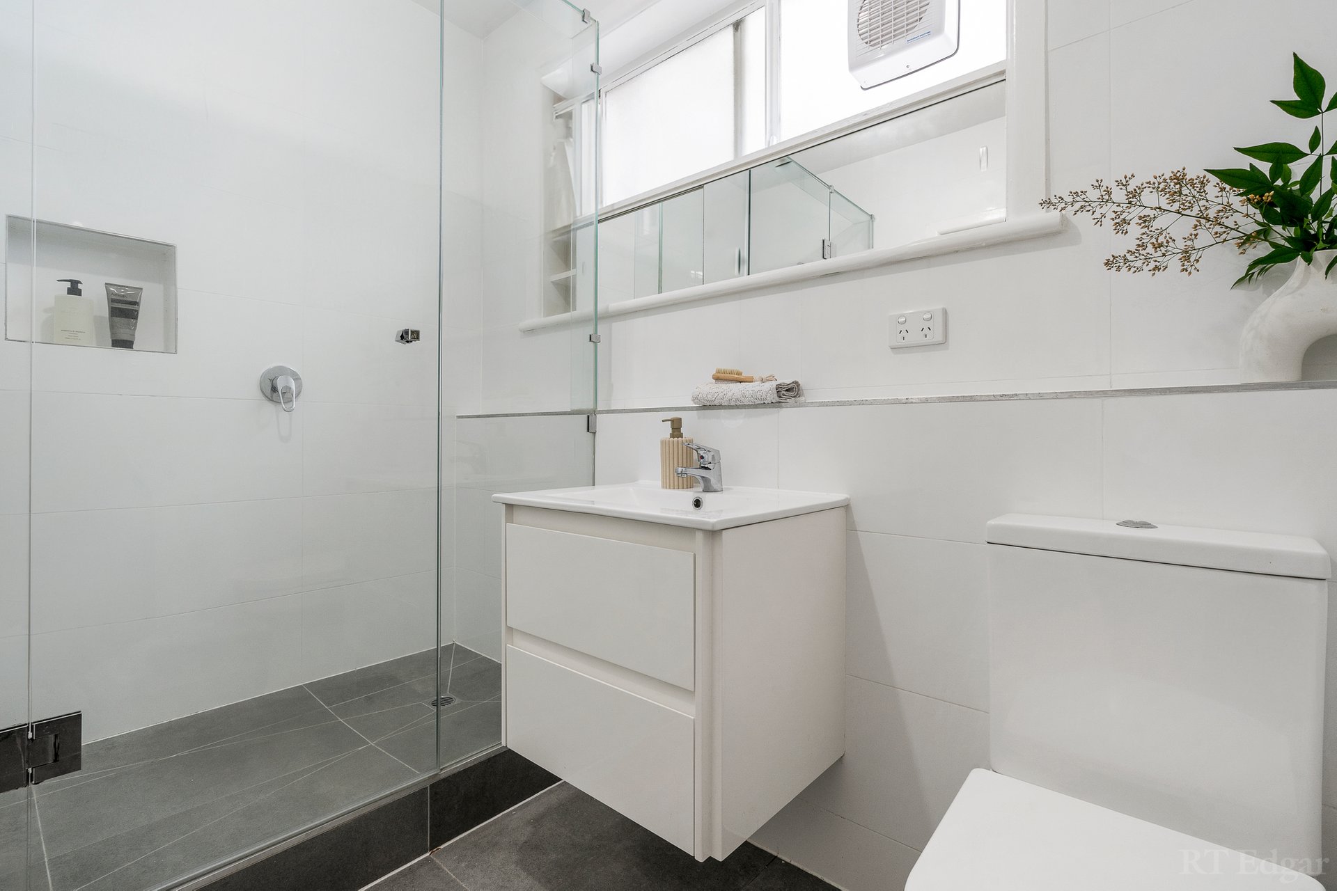 Property Gallery Thumbnail 8
