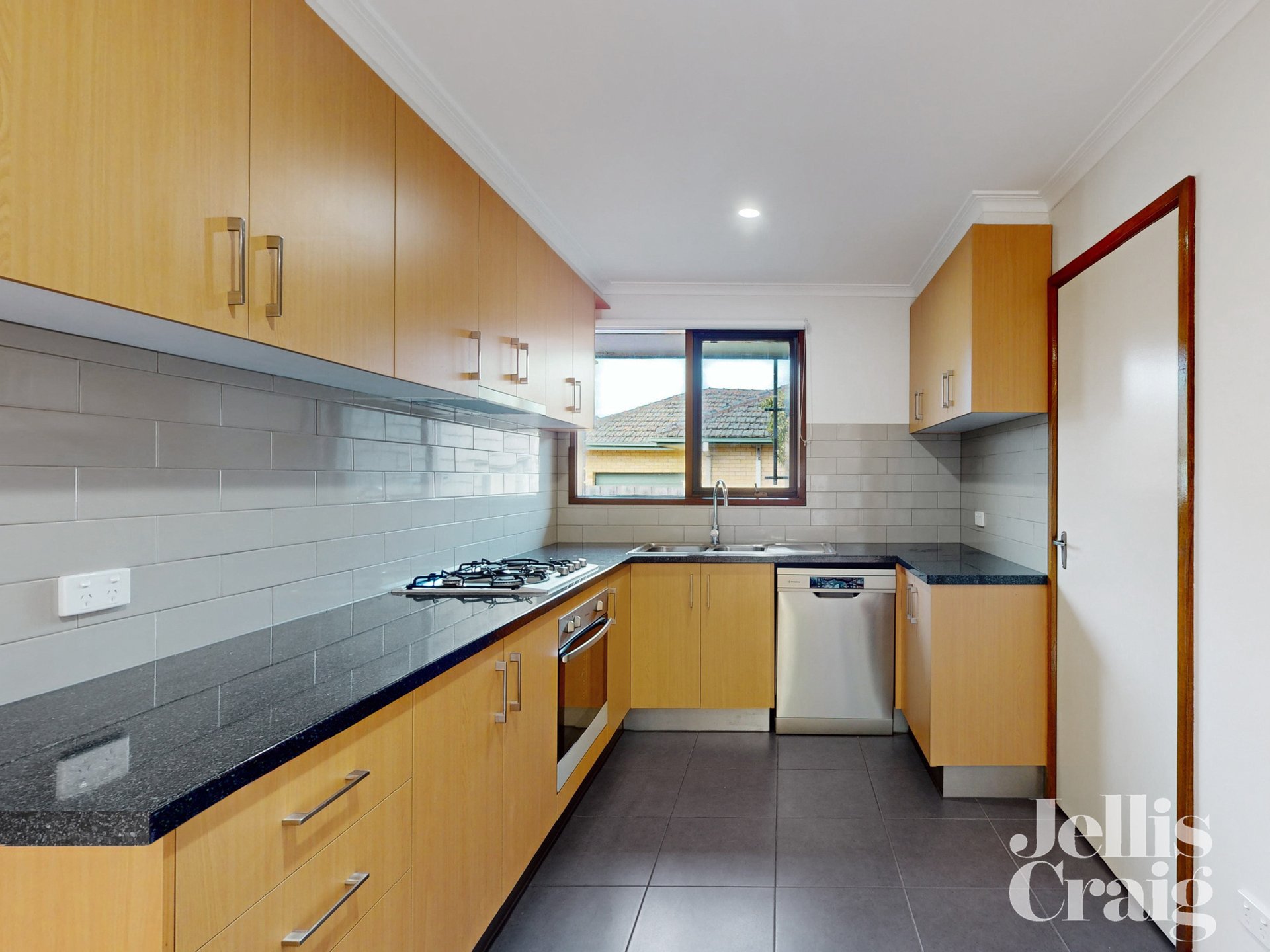 1/12 Brenbeal Street, Balwyn image 3