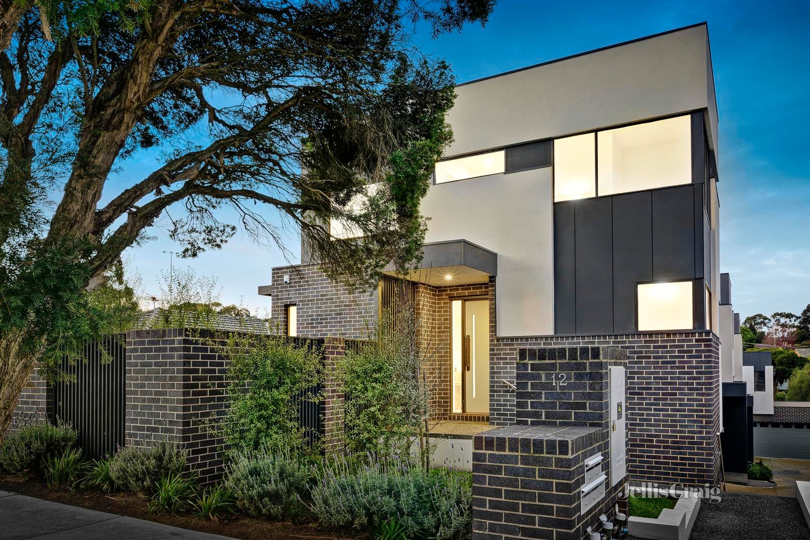1/12 Bullen Street, Doncaster East image 1