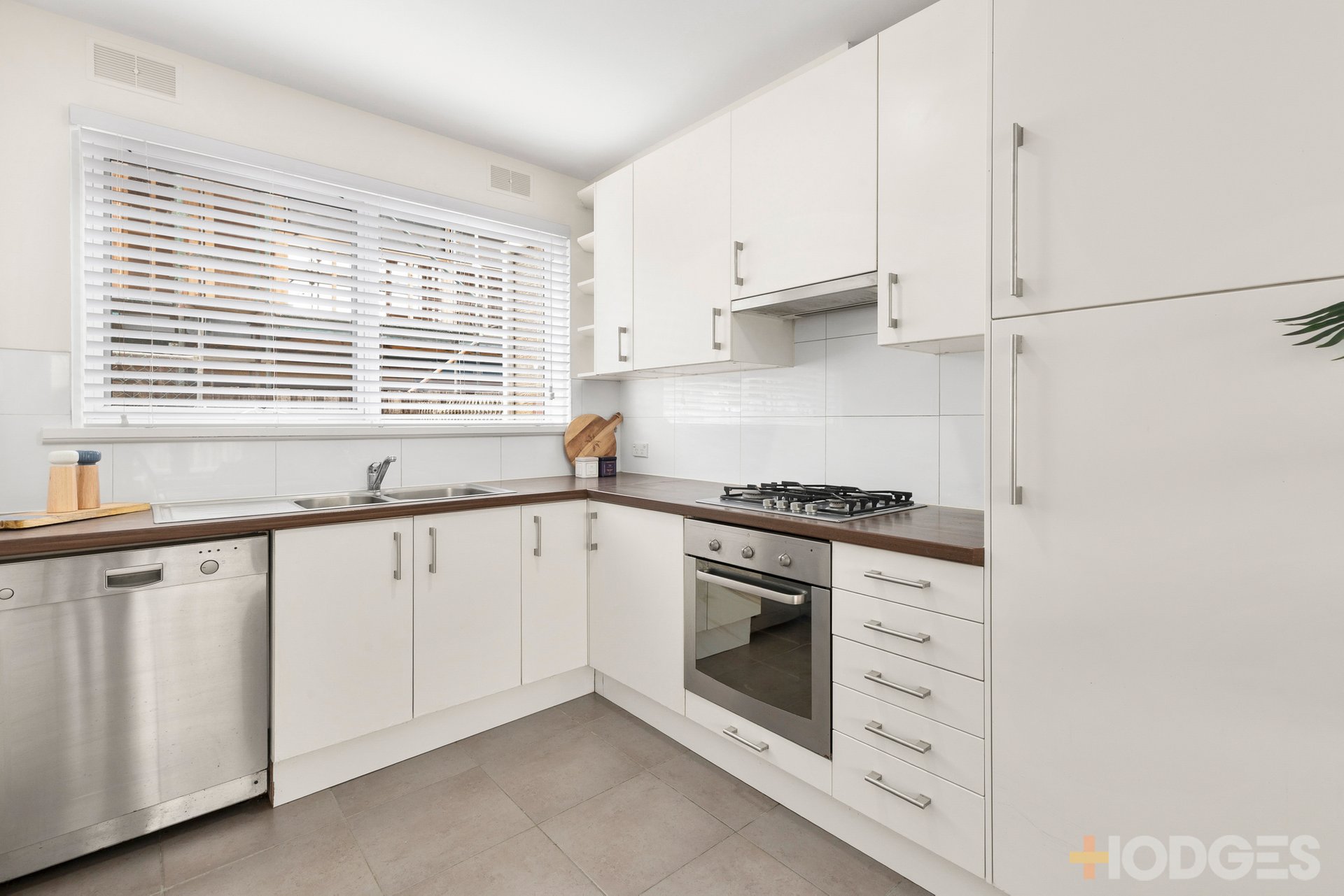 1 / 12 Carmichael Street West Footscray