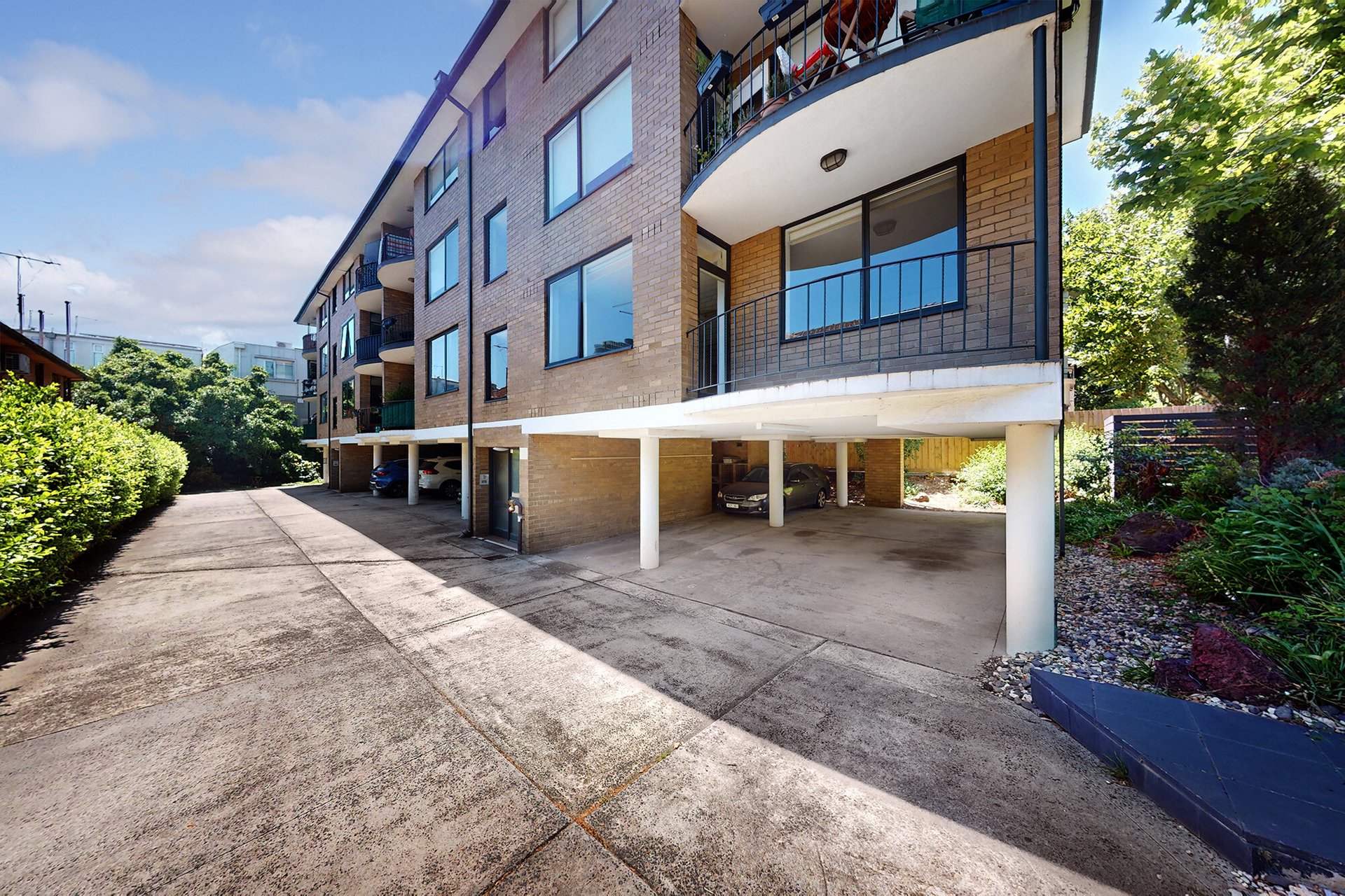 1 / 12 Charnwood Road ST KILDA