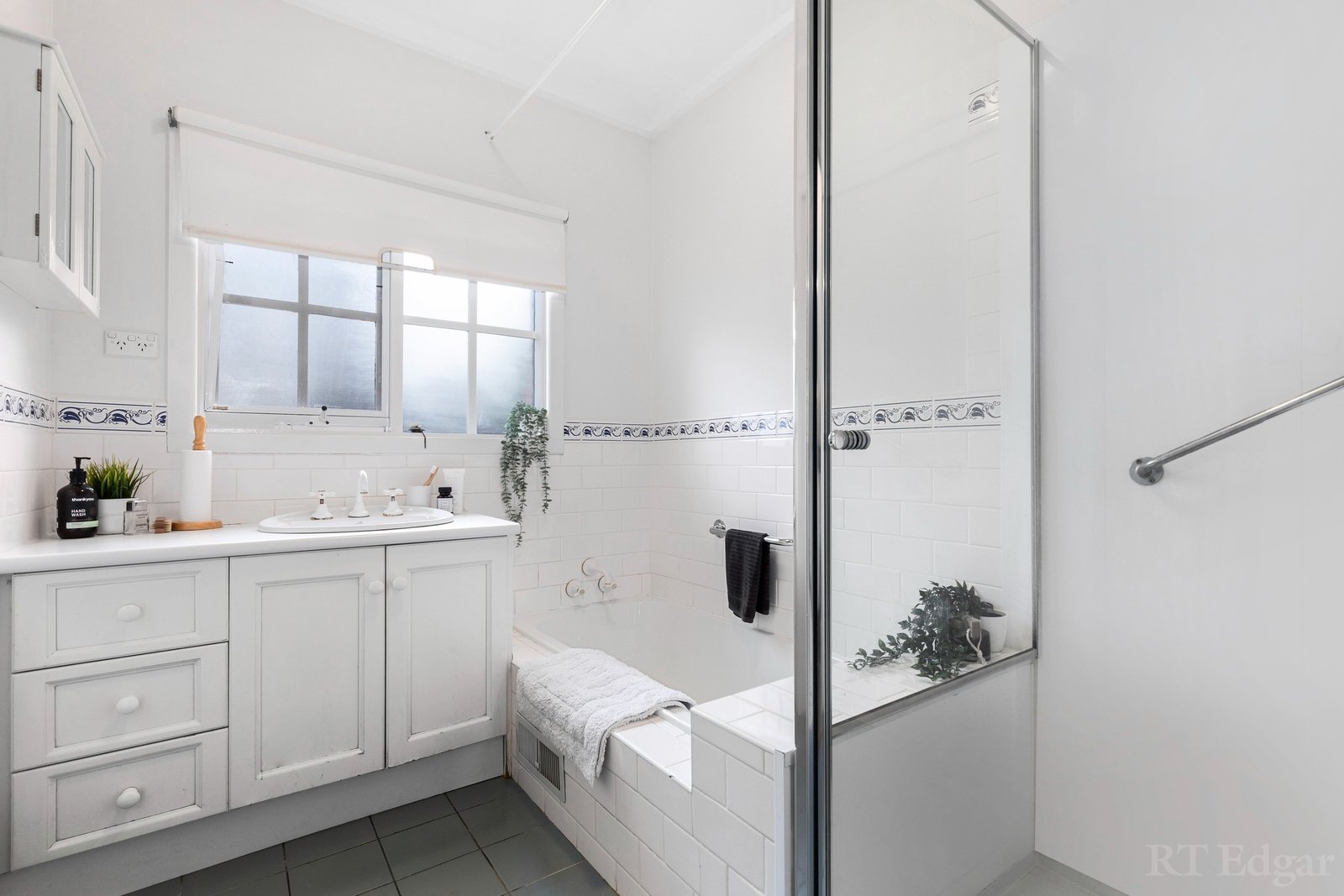 Property Gallery Thumbnail 6