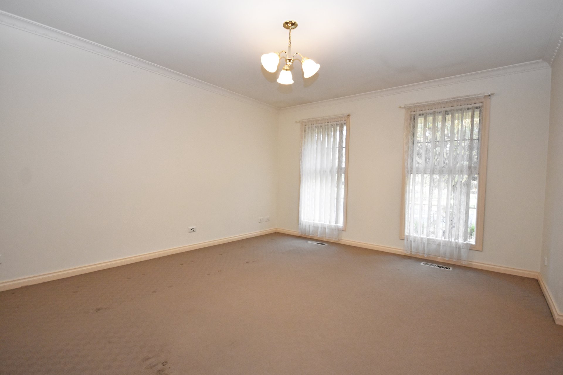 1/12 Civic Square, Croydon image 2
