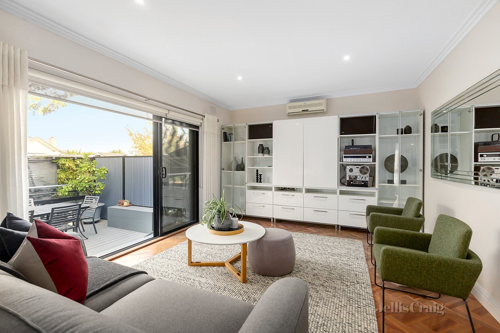 1/12 Dickens Street, Glen Iris image 2