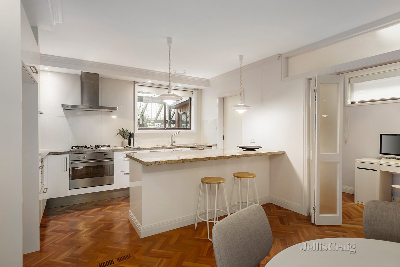 1/12 Dickens Street, Glen Iris image 3
