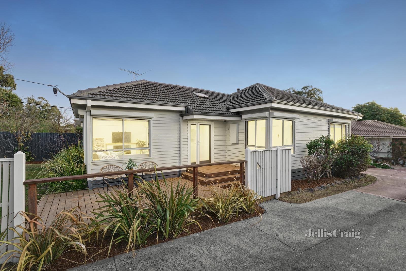 1/12 Donald Street, Blackburn South image 1
