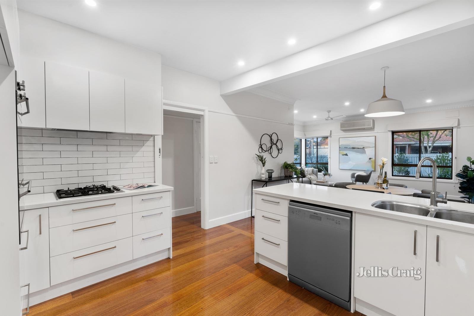 1/12 Donald Street, Blackburn South image 4