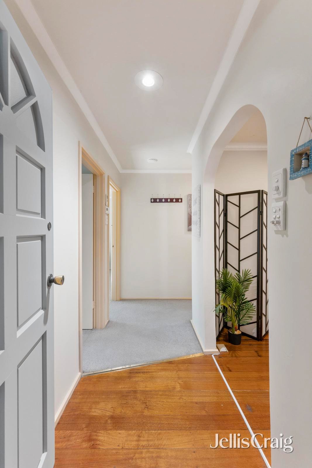 1/12 Gary Court, Croydon image 3