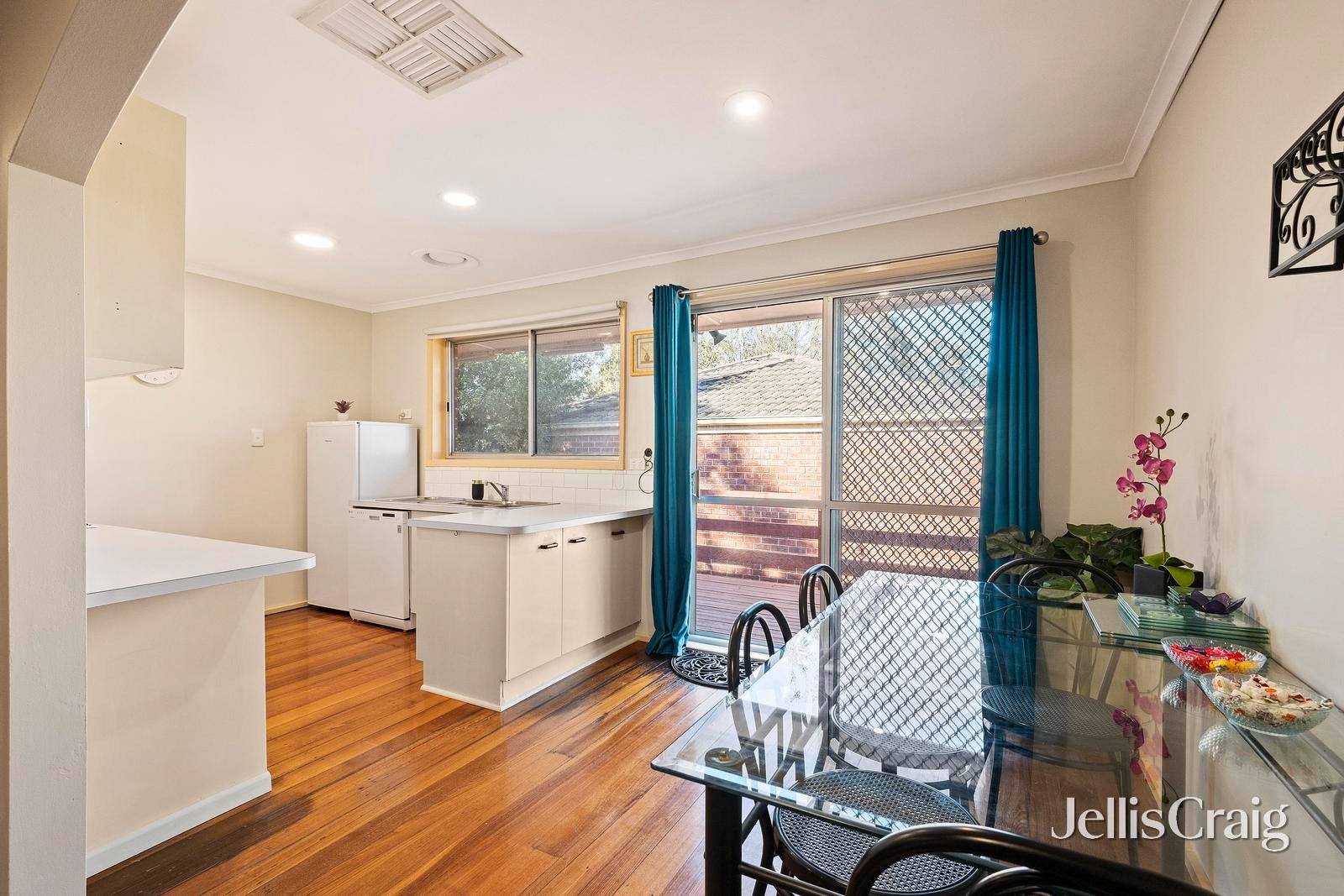 1/12 Gary Court, Croydon image 6