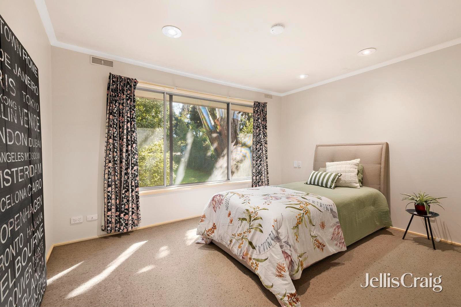 1/12 Gary Court, Croydon image 8