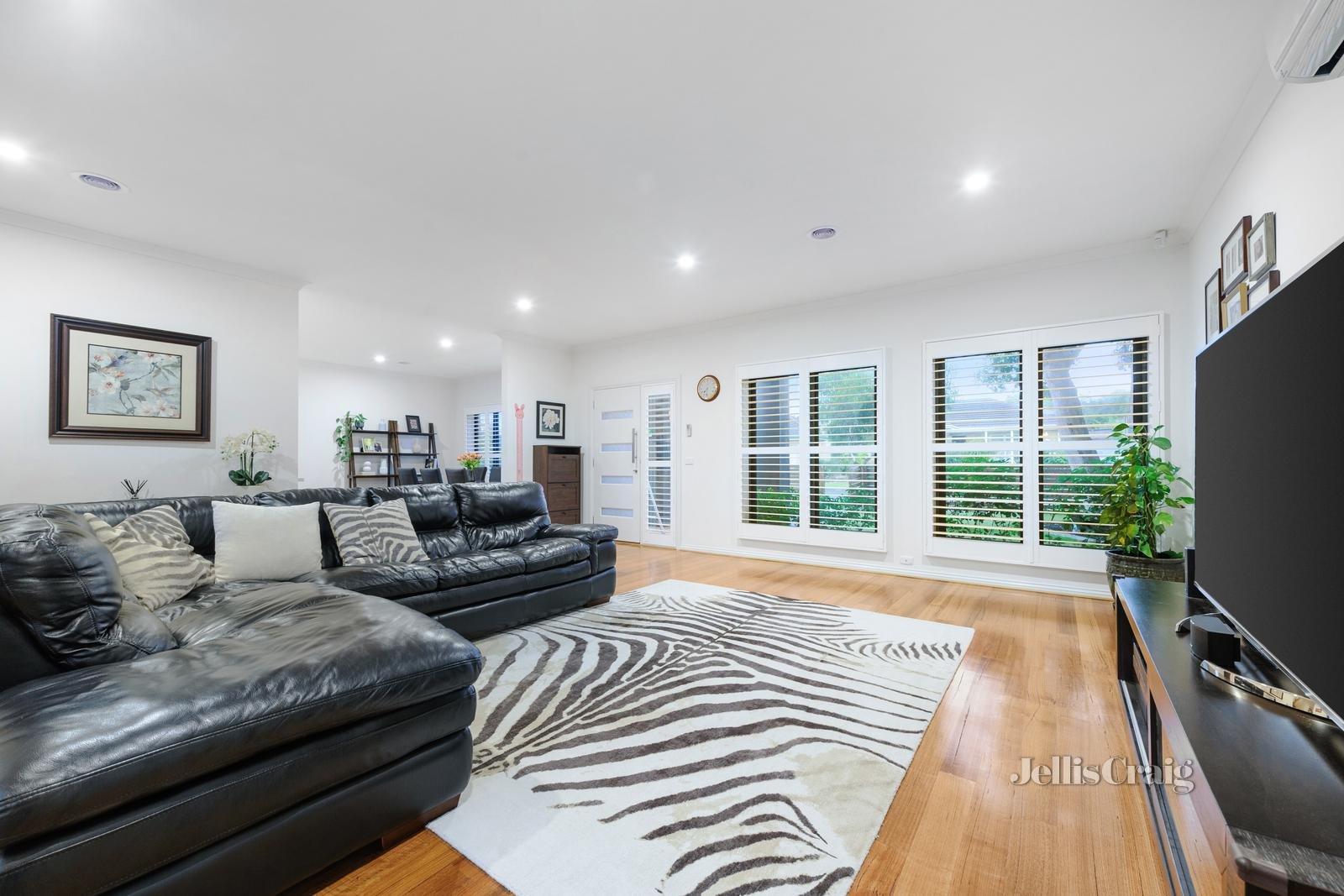 1/12 Karen Street, Box Hill North image 2